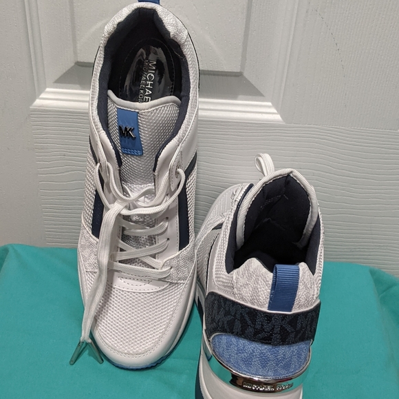 One left Size 9! Michael Kors Georgie Trainer Shoes - Picture 5 of 6